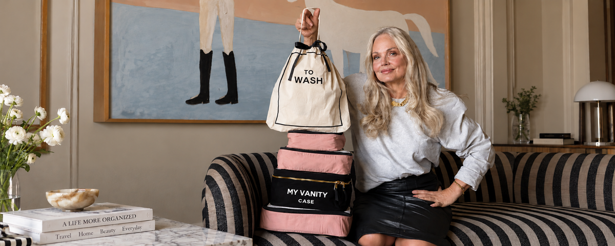 Bag-all travel organization bags held by a woman in a stylish living roomાન્ય