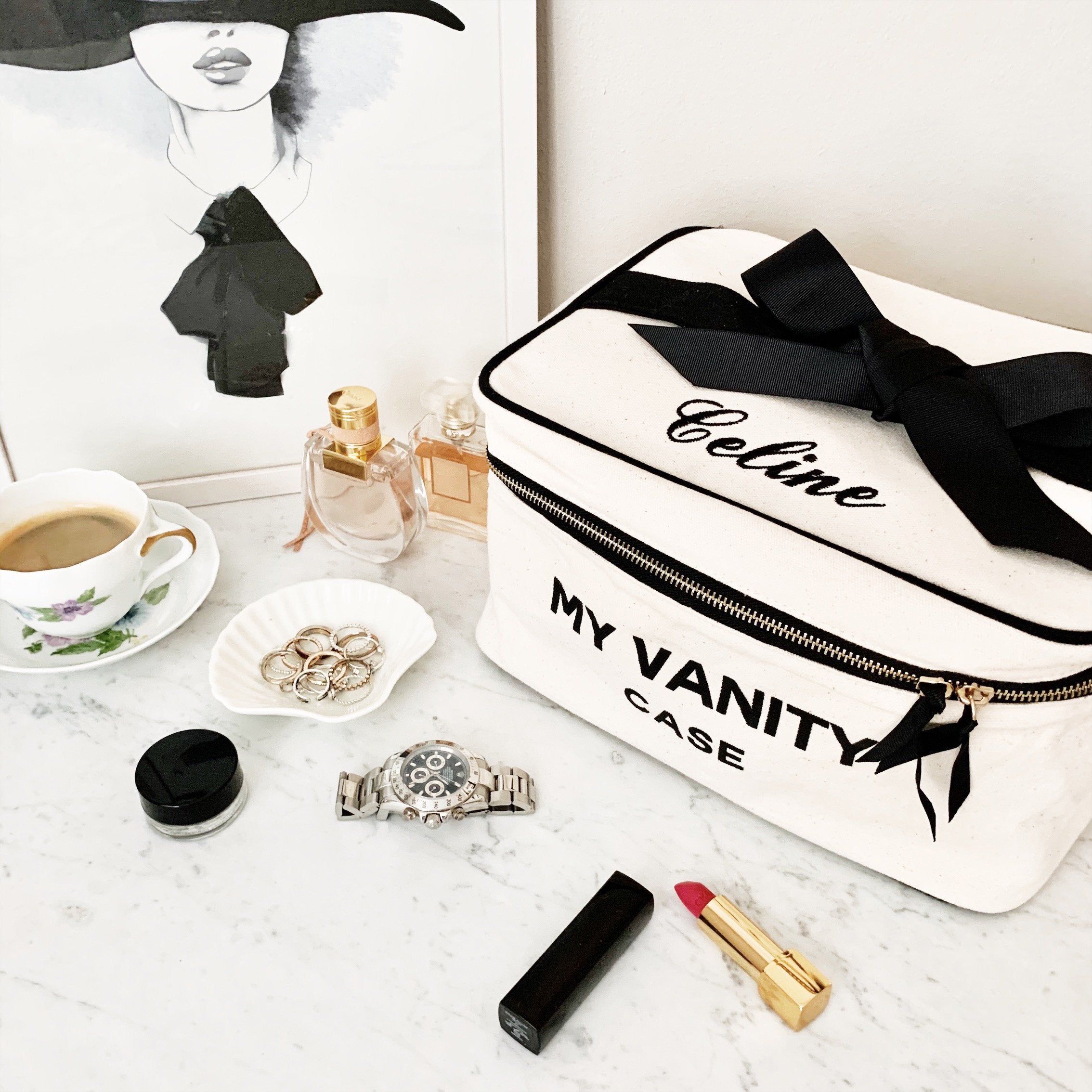 Bag-all My Vanity Large Beauty Box in cream with black bow, displayed with luxury accessories, makeup, and coffee on marble surface, featuring elegant personalized text and zipper detail