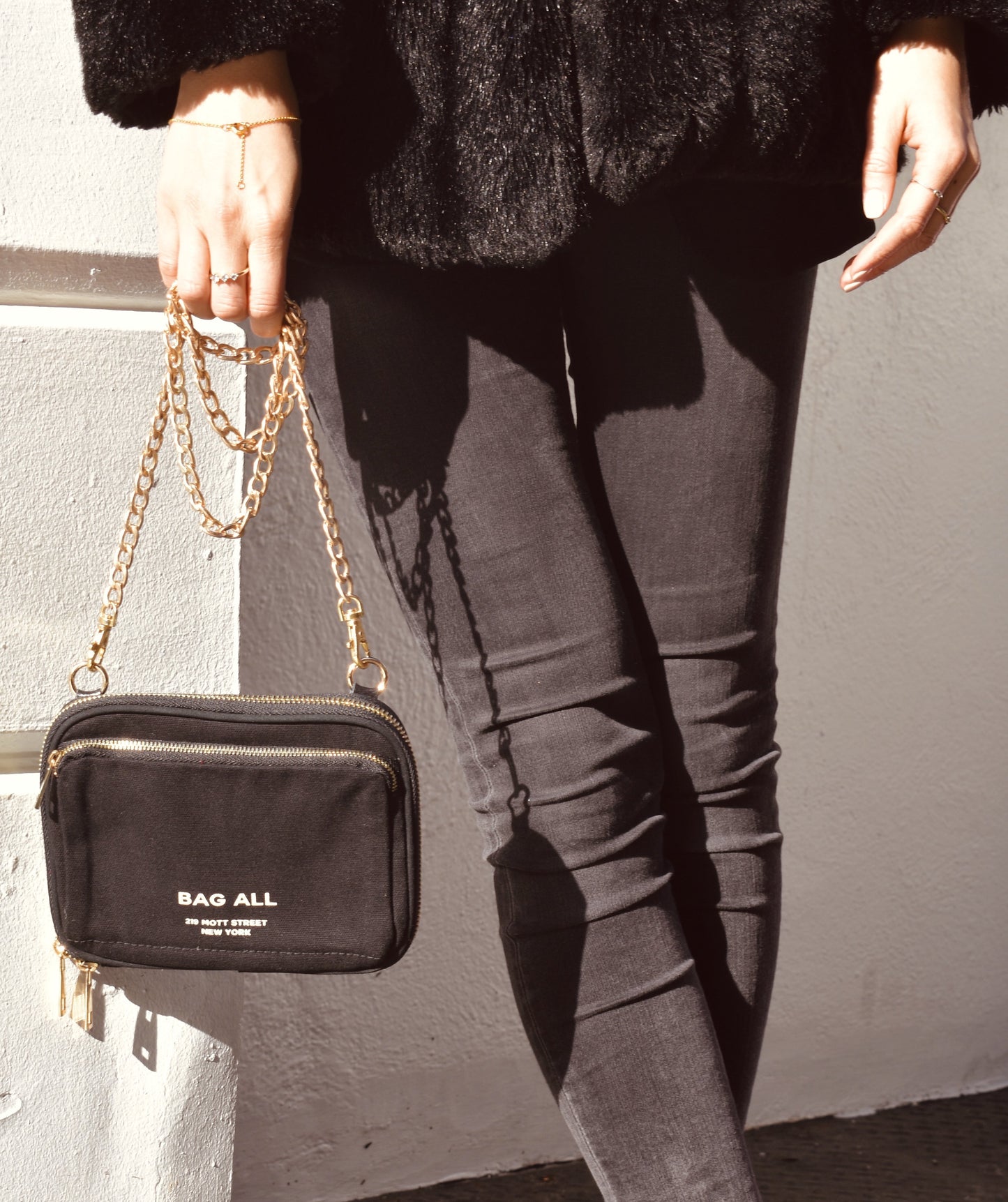 Bag-all Gold Chain strap accessory shown with black case, featuring luxurious metallic chain detail and versatile attachment design for multiple bag compatibility