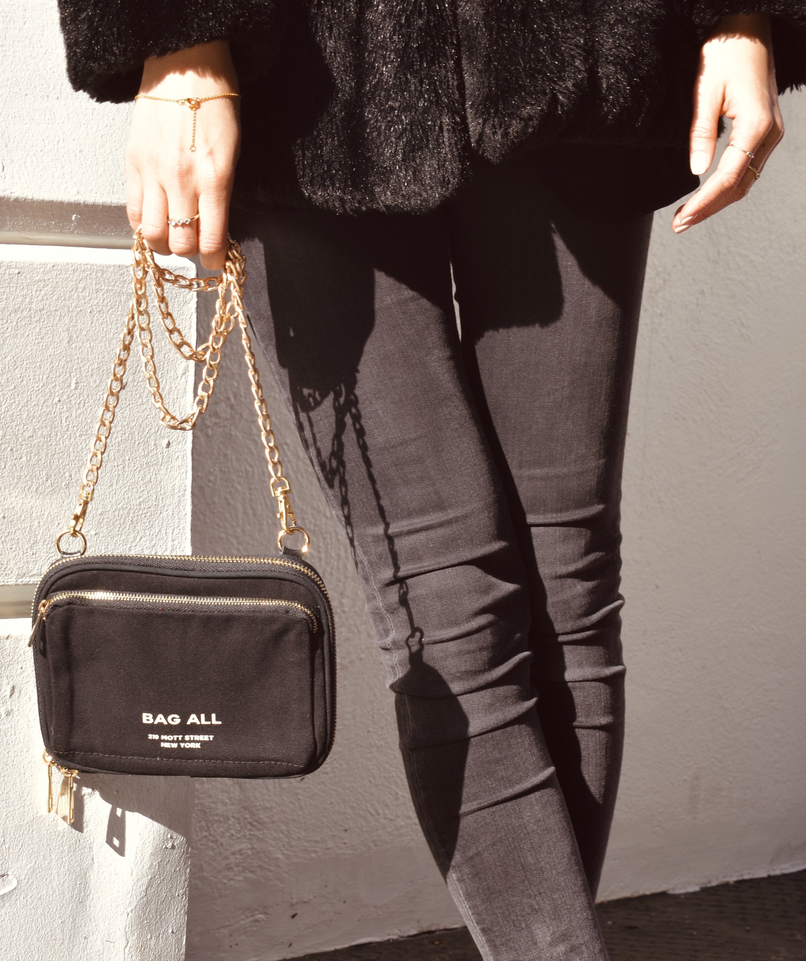Bag-all Gold Chain strap accessory shown with black case, featuring luxurious metallic chain detail and versatile attachment design for multiple bag compatibility
