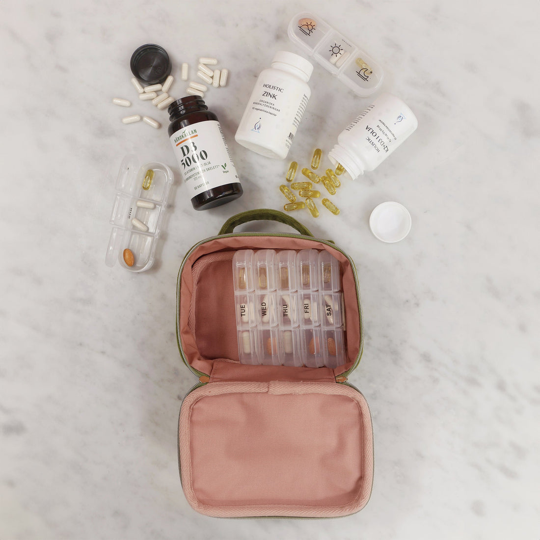 Chic Organization On-the-Go: Velvet Pill Box with Handle & Weekly Insert