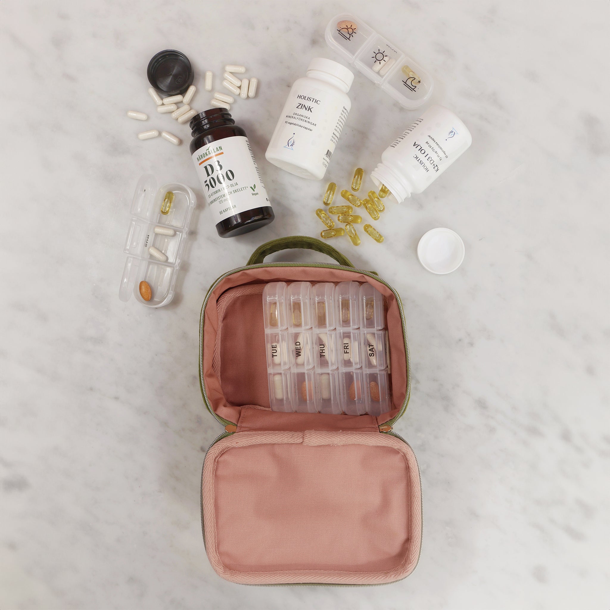 Chic Organization On-the-Go: Velvet Pill Box with Handle & Weekly Insert