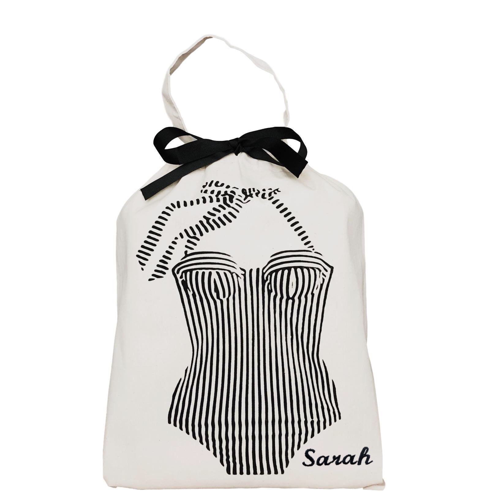 Sac de maillot de bain Bretagne avec monogramme "sarah" sur le côté droit.